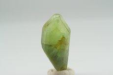 Peridot m. Ludwigit Einschlüssen