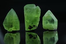 Drei Peridot Kristalle Pakistan