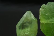 Drei Peridot Kristalle Pakistan