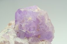 Feiner violetter Apatit Kristall 