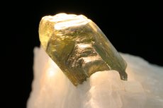 Seltener tiefgrüner Fuchsit Kristall in Matrix