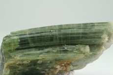 灰簾石（かいれんせき、zoisite)  クリスタル パキスタン