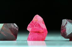 Twinned  & intergrown Spinel Crystals 