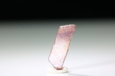 Diaspor Doppelender Kristall (Cr-haltig) Mon Hsu