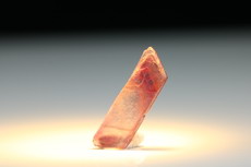 Diaspor Doppelender Kristall (Cr-haltig) Mon Hsu
