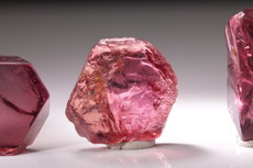 スピネル (Spinel)