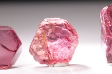 スピネル (Spinel)