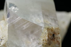 Topas Doppelender Kristall auf Quarz