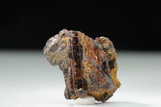  Painite Kristalle in Matrix