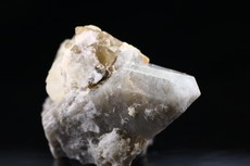 Phenakit Kristall auf Rauchquartz und Mikroklin