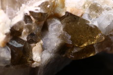 Phenakit Kristall auf Rauchquartz und Mikroklin