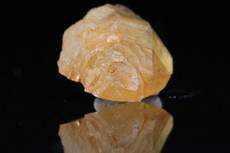 シンハリ石  シンハライト  (Sinhalite)