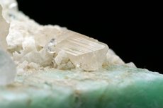 Großer Amazonit Kristall mit Topas