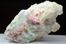 Pinkfarbige Turmaline auf Feldspat