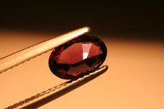 カラーチェンジ・ガーネット（Color-change Garnet）＊アレキタイプ・ガーネット（Alexandrite-like Garne