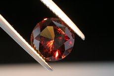 カラーチェンジ・ガーネット（Color-change Garnet）＊アレキタイプ・ガーネット（Alexandrite-like Garne