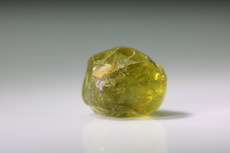 Alexandrit Kristall gelb-grüner Farbwechsel