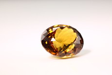 Facettierter Chrysoberyl mit Farbwechsel 4,5  Kts.