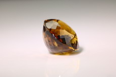 Facettierter Chrysoberyl mit Farbwechsel 4,5  Kts.