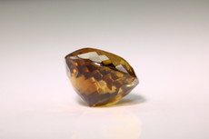 Facettierter Chrysoberyl mit Farbwechsel 4,5  Kts.