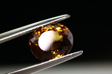 Facettierter Chrysoberyl mit Farbwechsel 4,5  Kts.