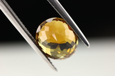 Facettierter Chrysoberyl mit Farbwechsel 4,5  Kts.