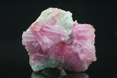 Pinkfarbige Turmaline in Matrix