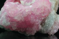 Pinkfarbige Turmaline in Matrix