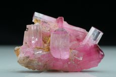 Pinkfarbige Turmalin Kristalle Matrix