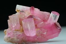 Pinkfarbige Turmalin Kristalle Matrix