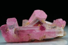 Pinkfarbige Turmalin Kristalle Matrix