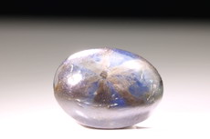 Blau / bronzefarbener Trapiche Saphir Cabochon 