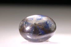 Blau / bronzefarbener Trapiche Saphir Cabochon 