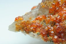 Spessartin Kristalle auf Rauch-Quarz