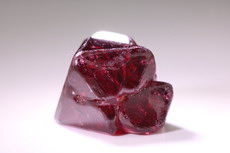 Fine twinned Spinel Crystal 