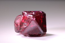 Fine twinned Spinel Crystal 