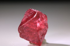 Fine red Spinel Crystal 6,75 cts