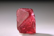 Fine red Spinel Crystal 6,75 cts