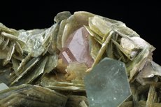 Aquamarin Kristall mit Apatit & Muskovit