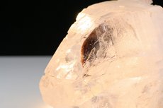 Brookit Einschluß  in Quartz Kristall