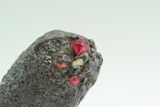 Spinel auf Ilmenit