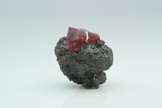 Two Spinel Octahedrons on Ilmenite