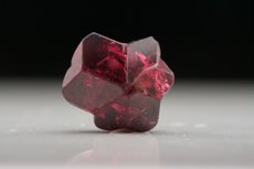 スピネル (Spinel)