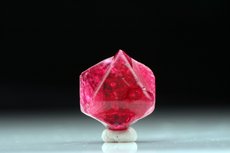 スピネル (Spinel)