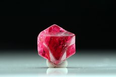 スピネル (Spinel)