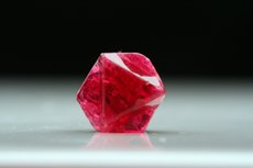 スピネル (Spinel)