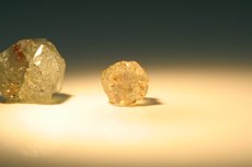 3 Vanadium Chrysoberyll Kristalle (leichter Farbwechsel)