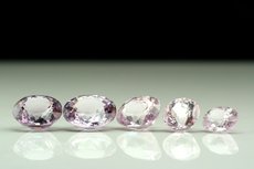 5 Purplish to colorless Spinel cut 8,45 cts.