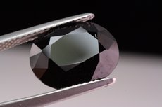 Big faceted Serendibite