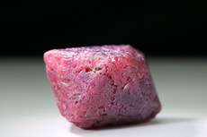 スピネル (Spinel)